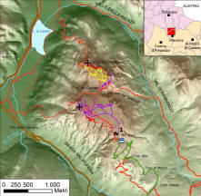 Posizione geografica del Monte Piana, in giallo sono evidenziate le trincee austroungariche, in viola quelle italiane. 